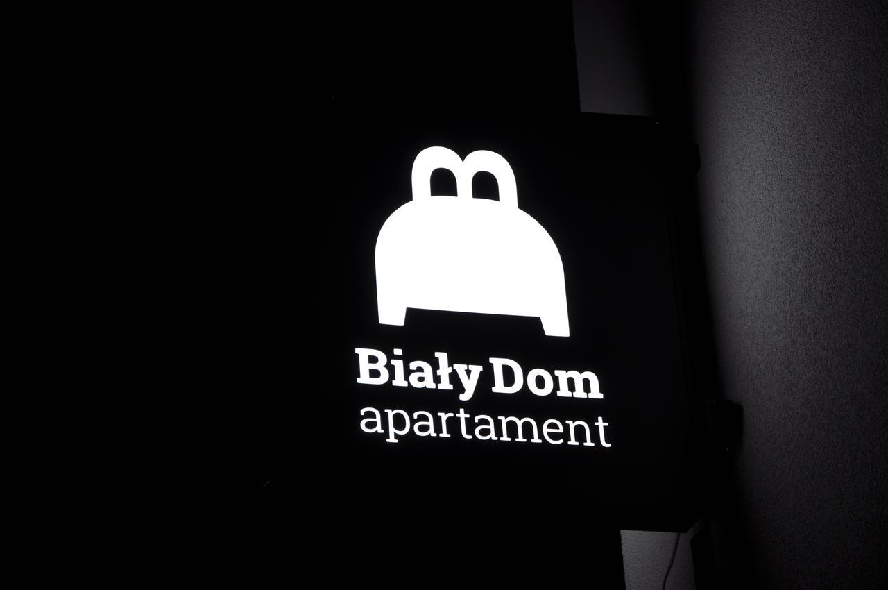 Bialy Dom - 2 Bedrooms Apartmán Katovice